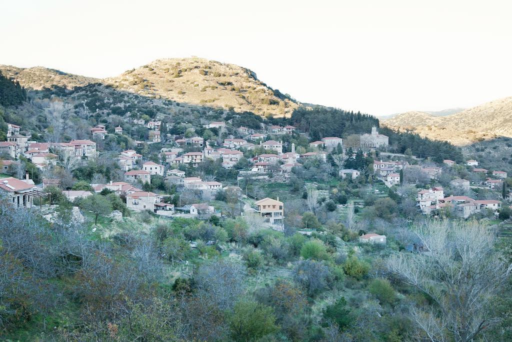 Отель Elova Zatouna Экстерьер фото